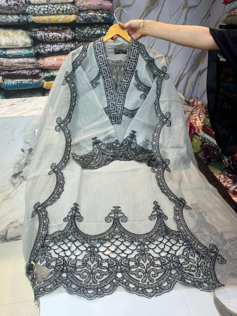 PAKISTANI SUITS