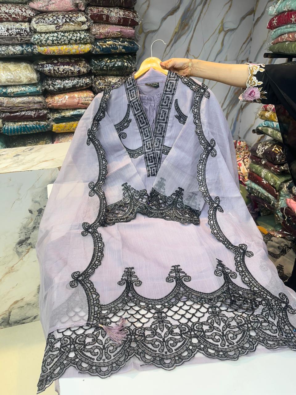PAKISTANI SUITS