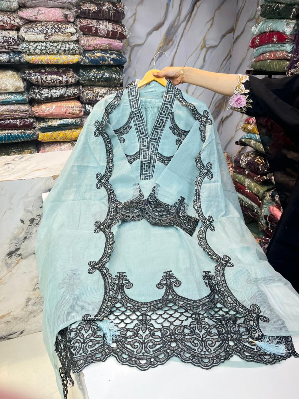 PAKISTANI SUITS
