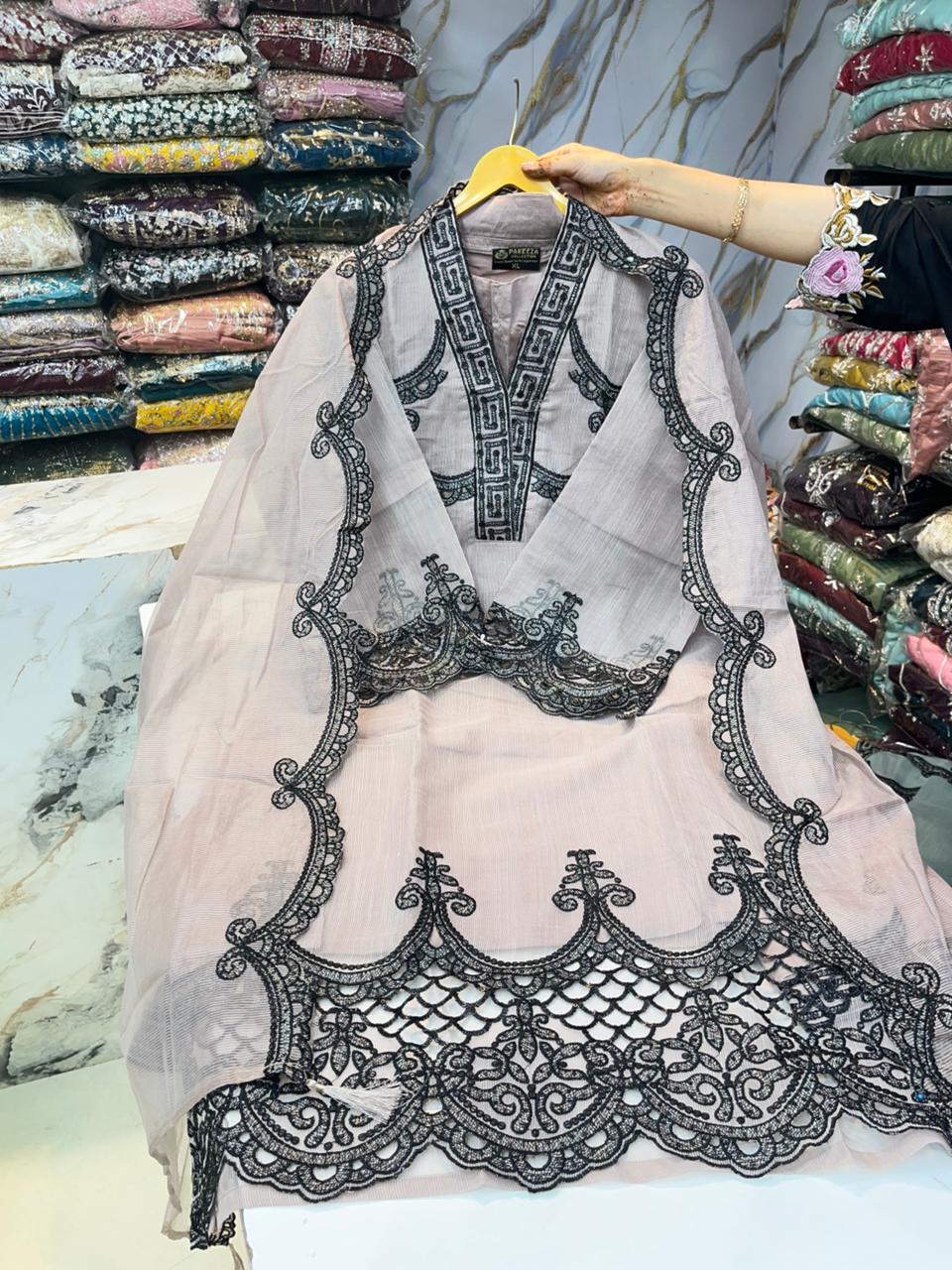 PAKISTANI SUITS