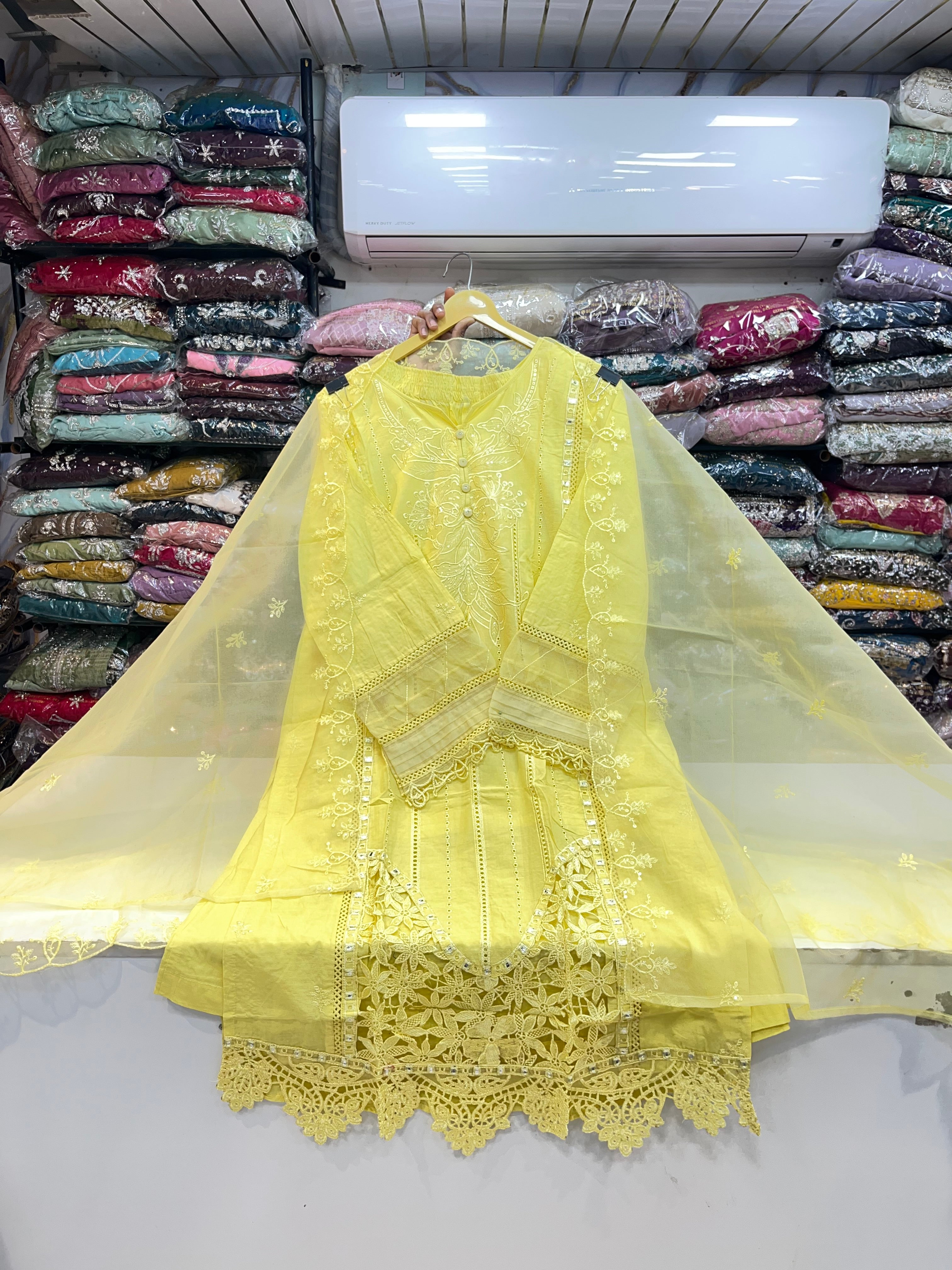 HEAVY COTTON CUTWORK