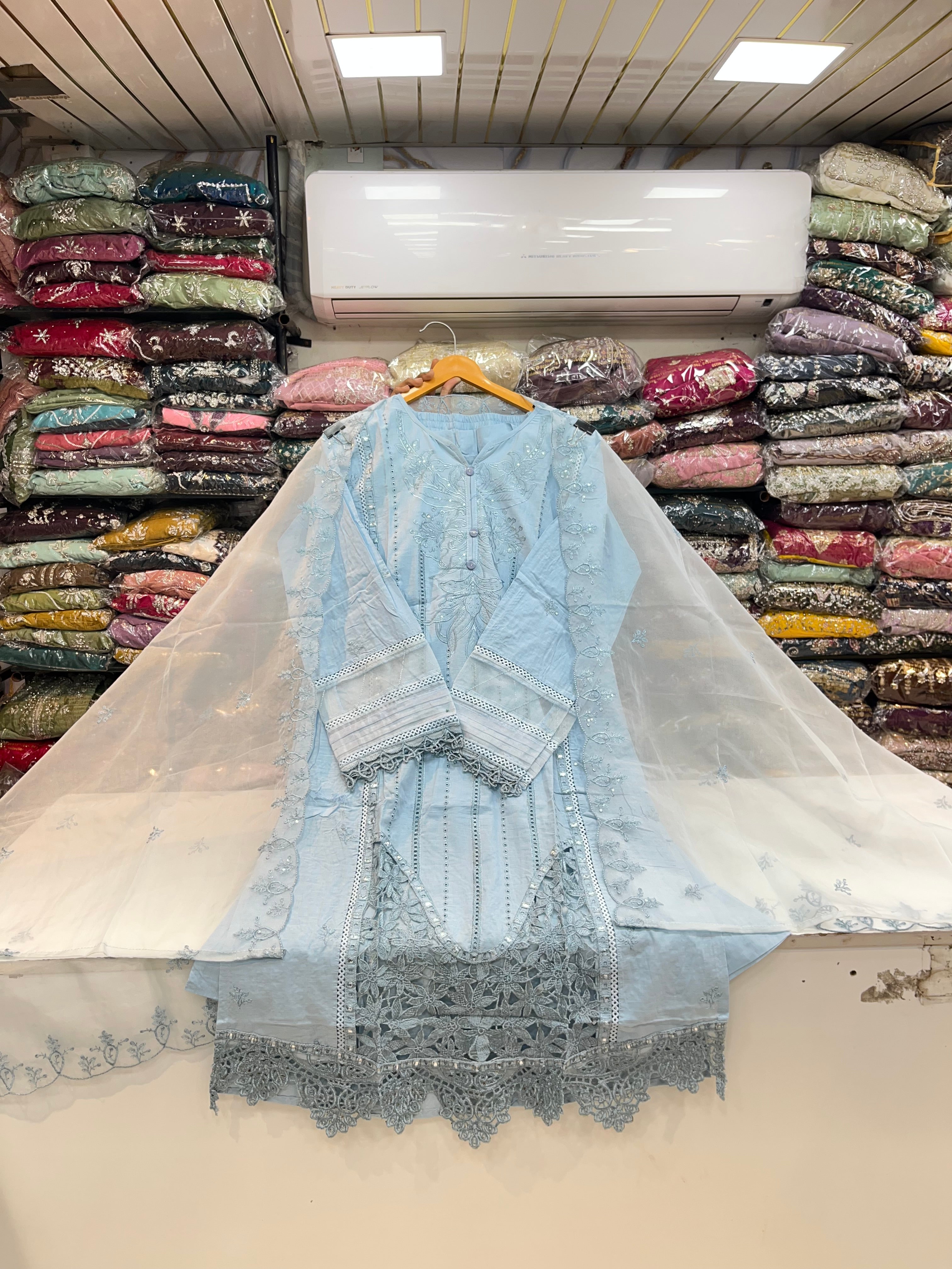 HEAVY COTTON CUTWORK