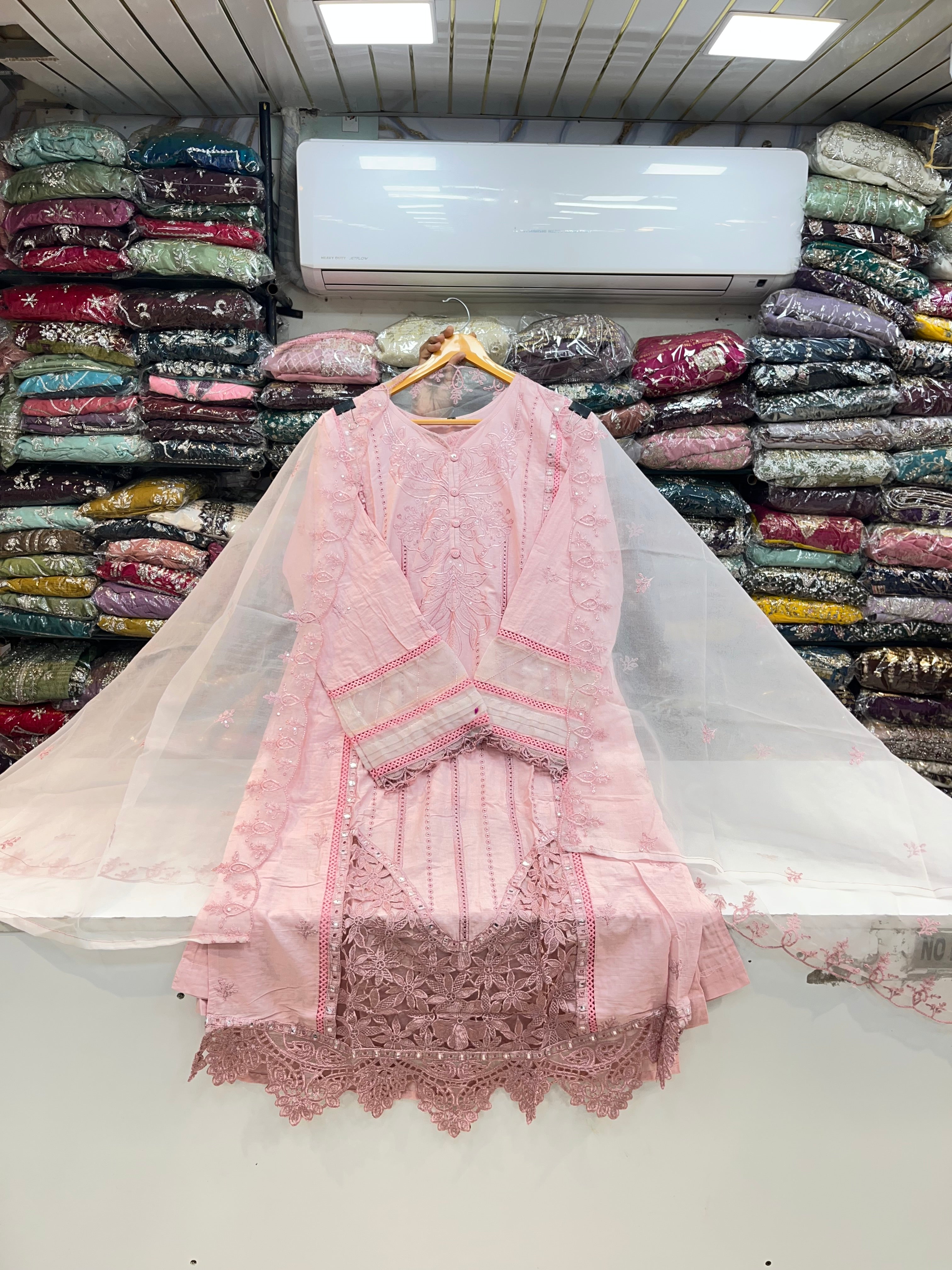 HEAVY COTTON CUTWORK
