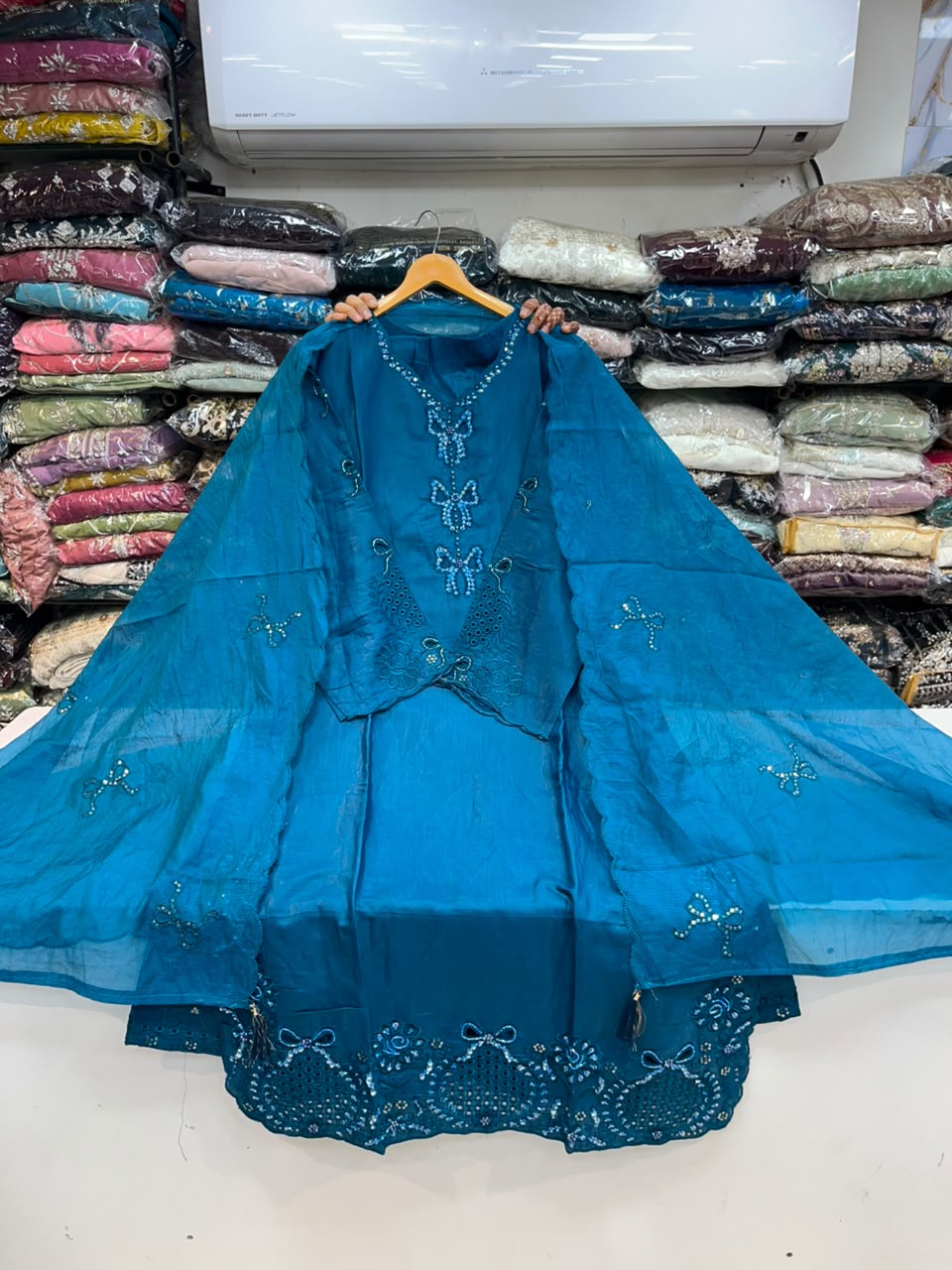 PAKISTANI SUIT BOW 1147