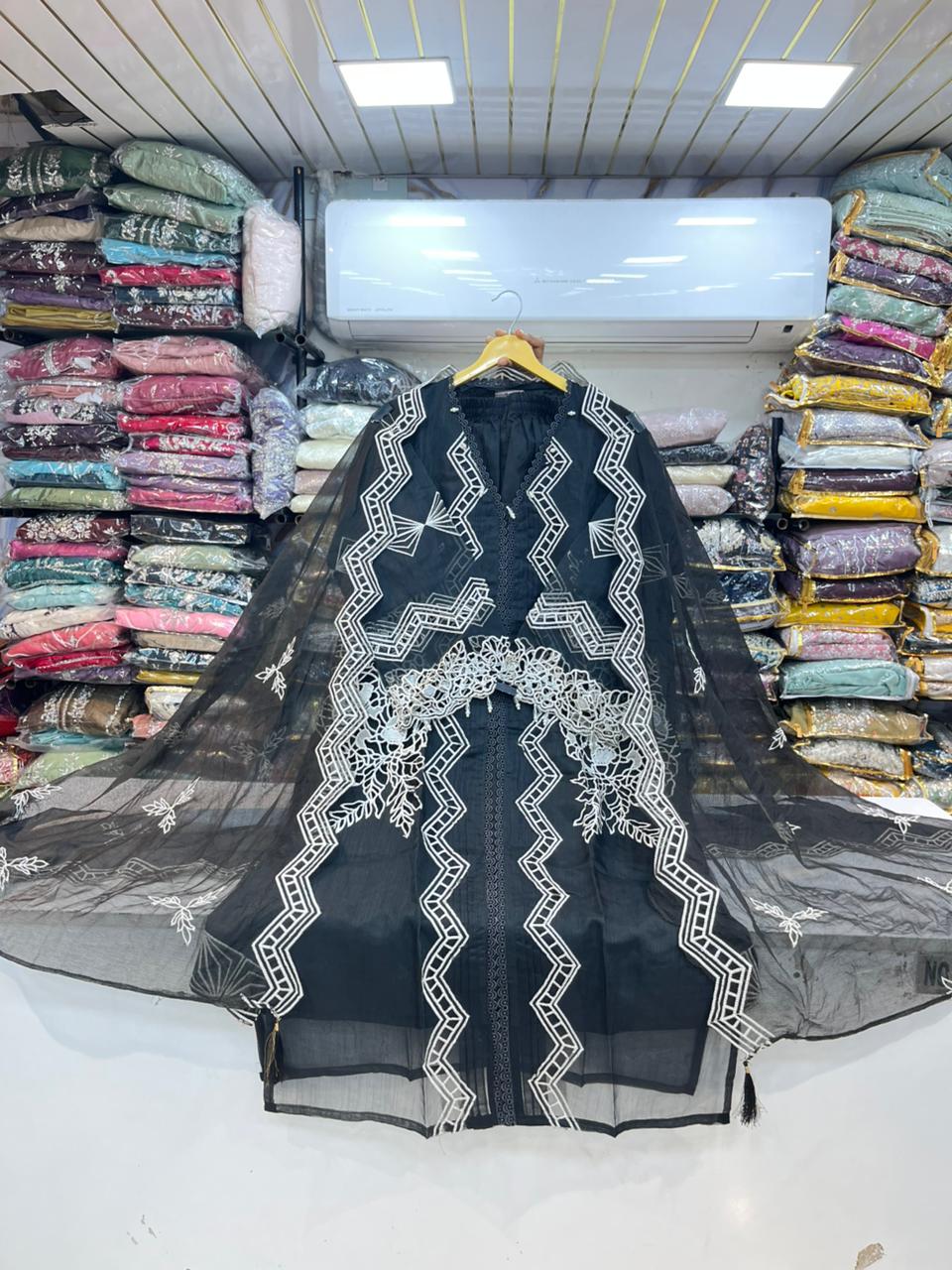 PAKISTANI SUIT