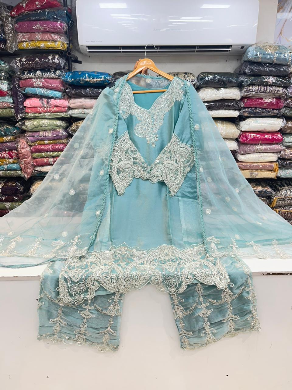 PAKISTANI SUIT