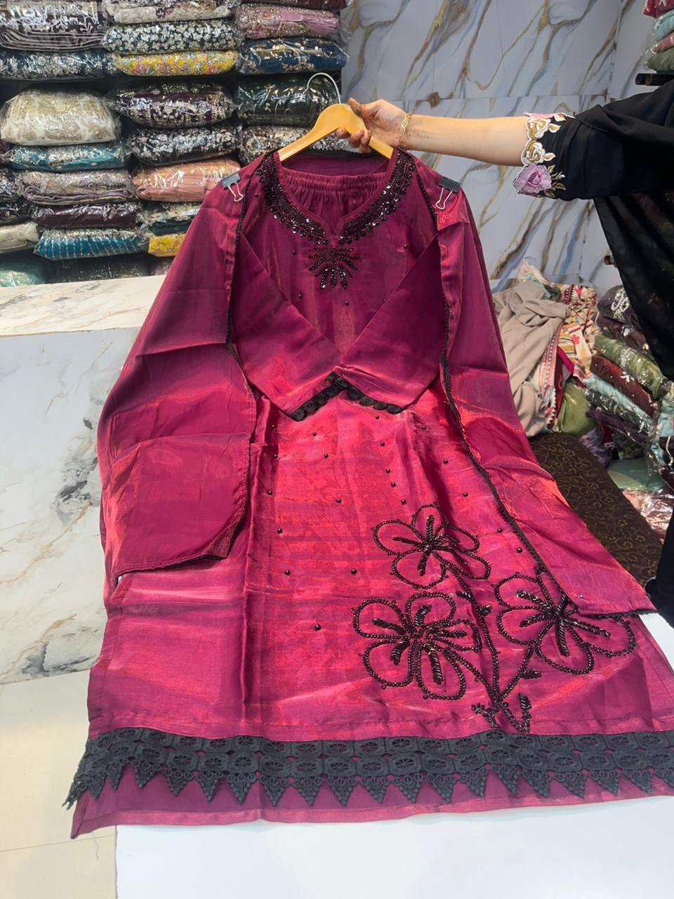 PAKISTANI SUITS