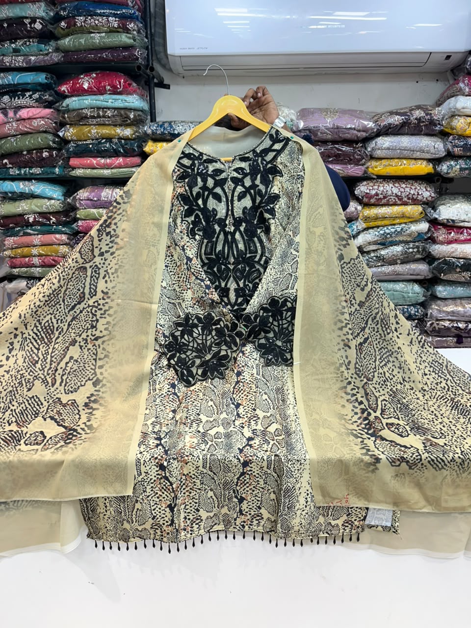 PAKISTANI CHEETAH SUIT 1165