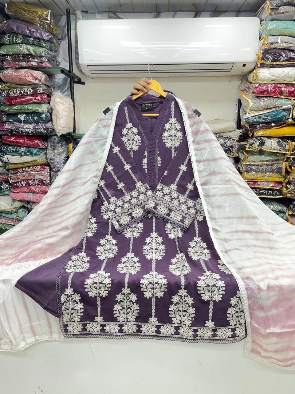 PAKISTANI SUIT