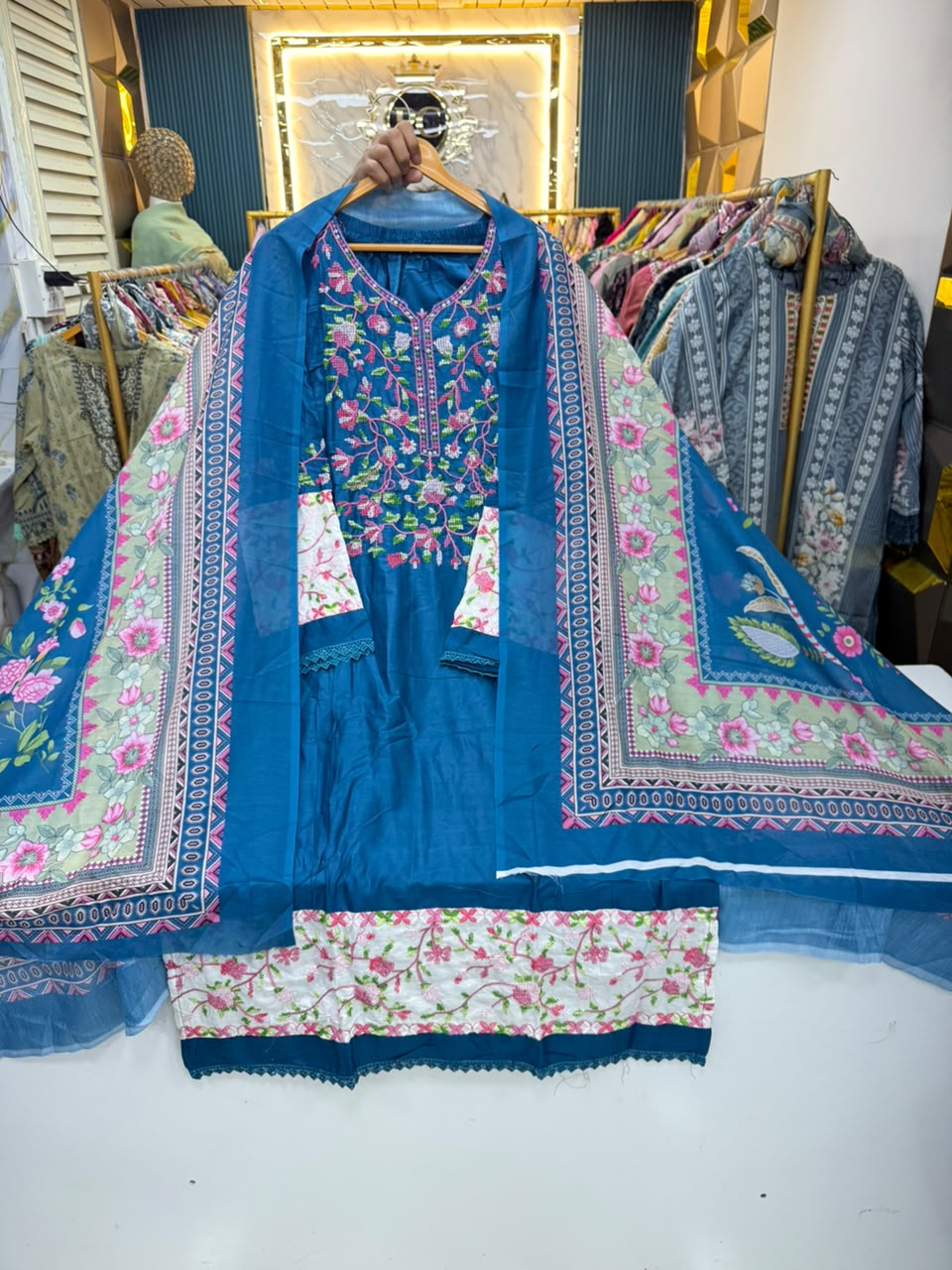 KASHMIRI SUIT 190