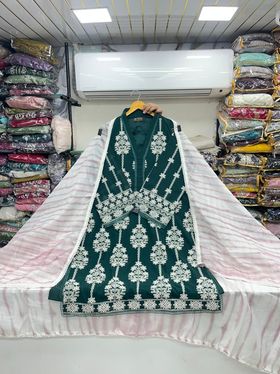 PAKISTANI SUIT