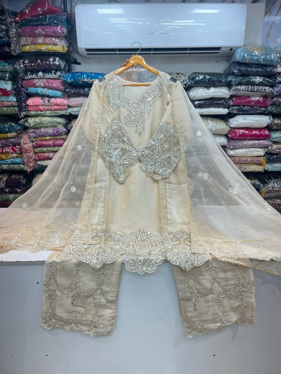 PAKISTANI SUIT