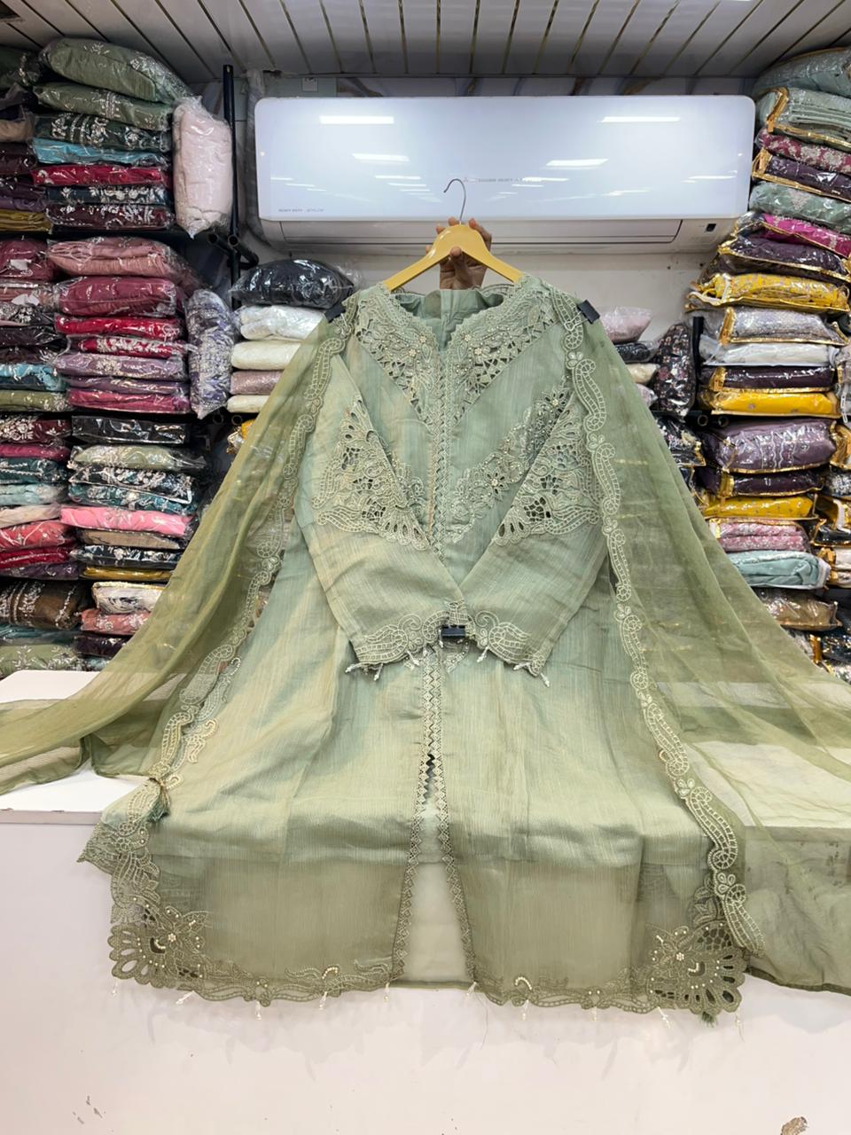 PAKISTANI SUIT