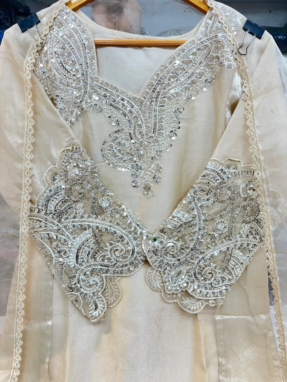 PAKISTANI SUIT