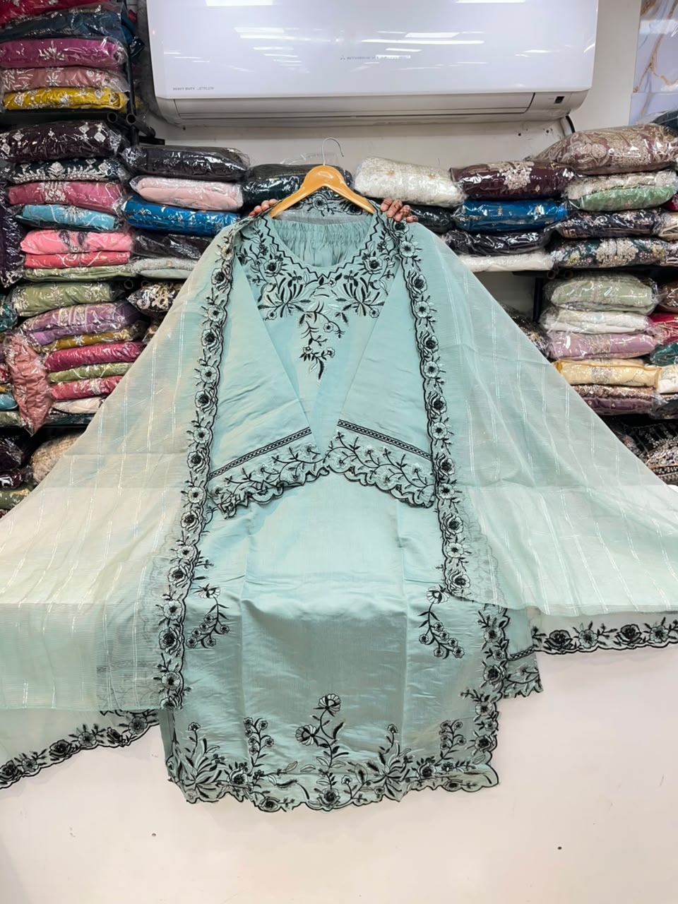 PAKISTANI SUIT EMBROIDED 1138