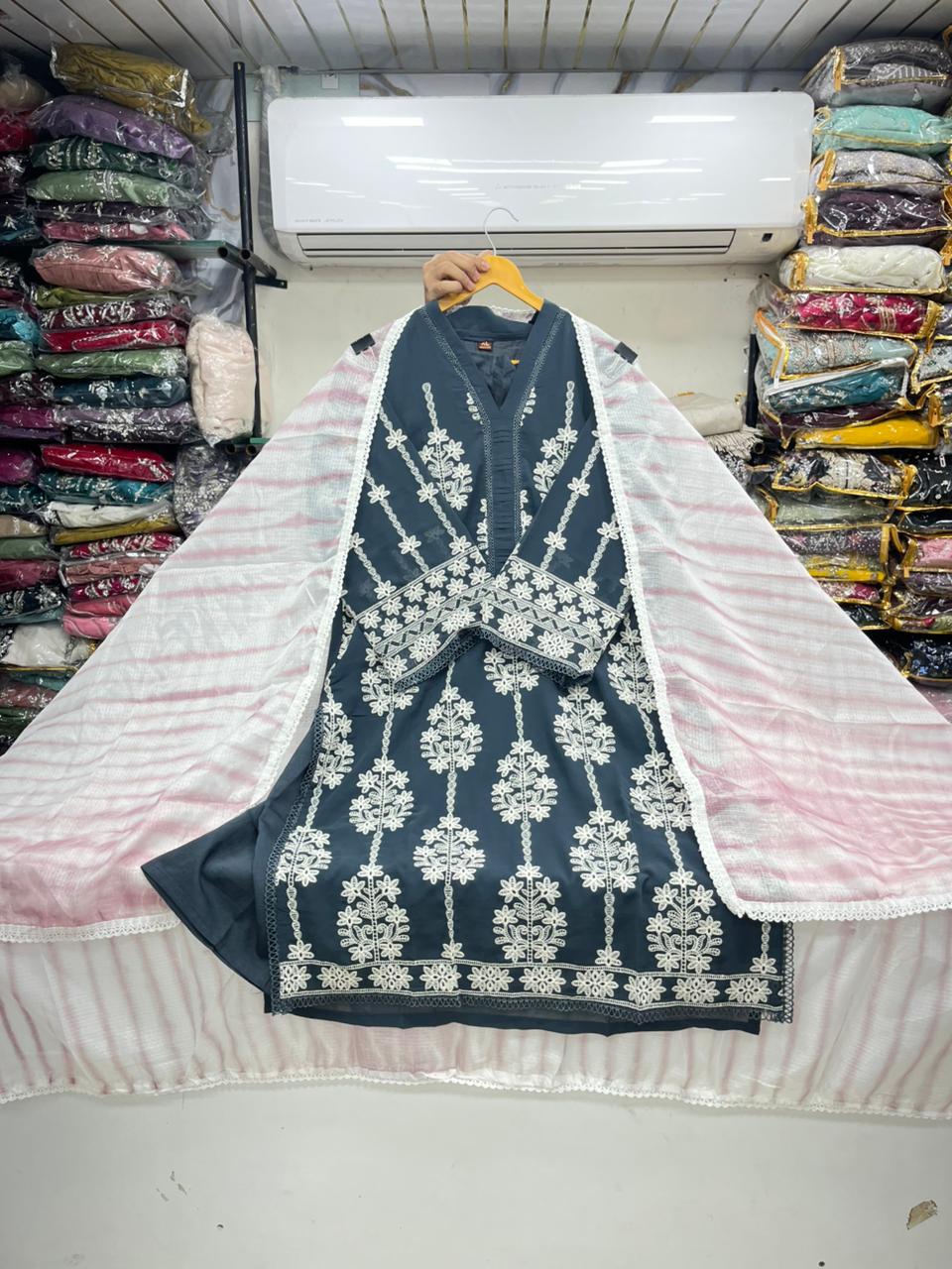 PAKISTANI SUIT