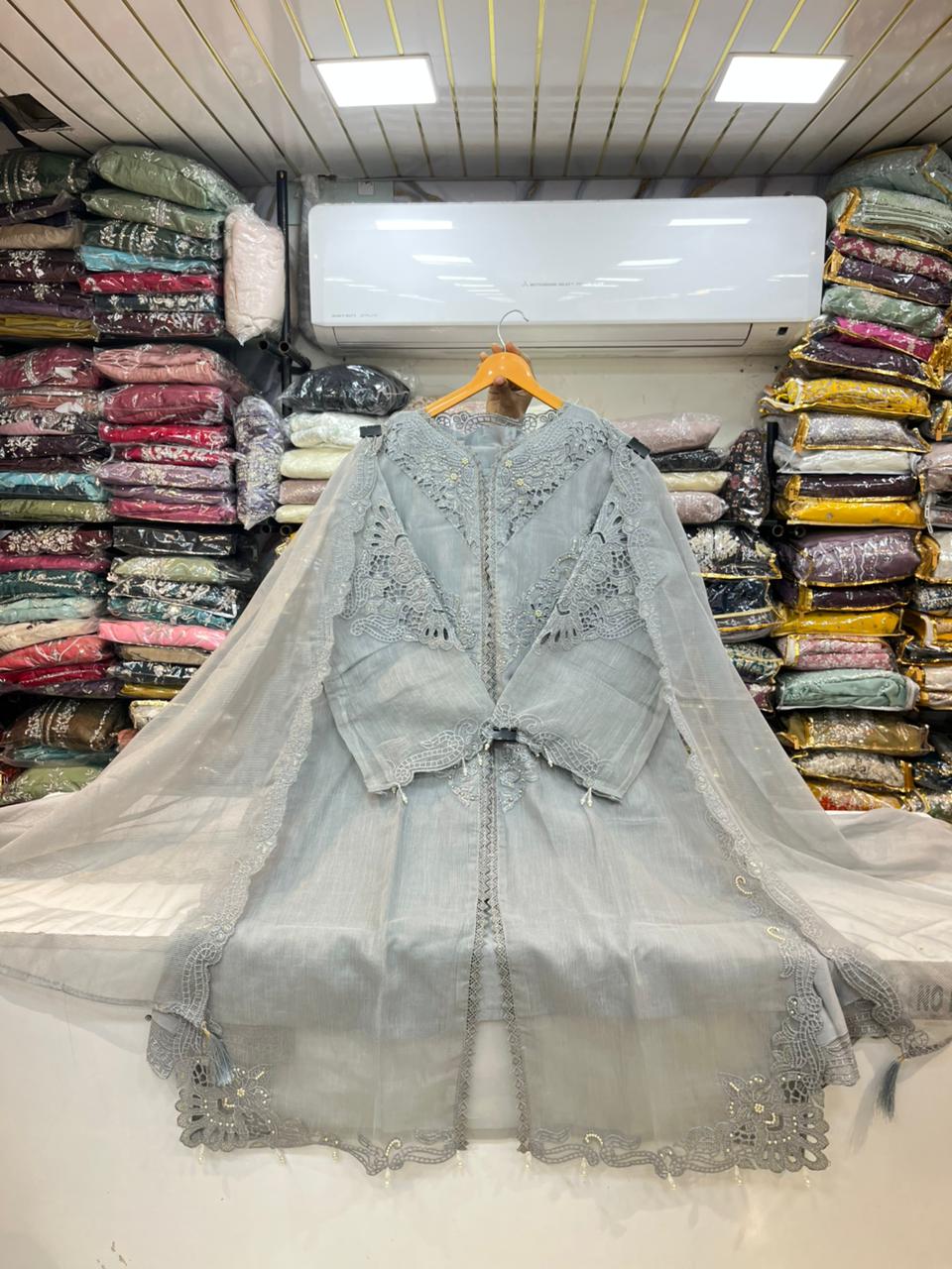 PAKISTANI SUIT