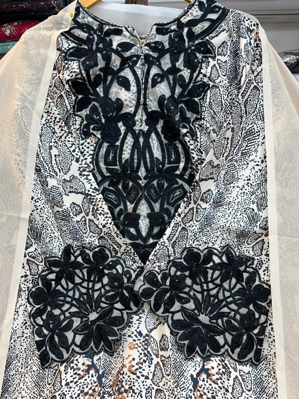 PAKISTANI CHEETAH SUIT 1165