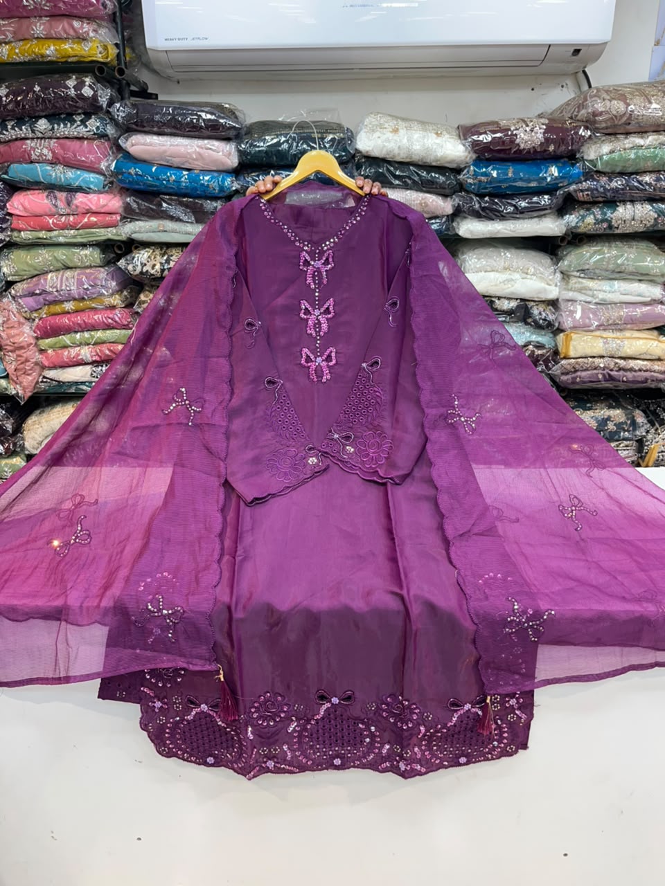 PAKISTANI SUIT BOW 1147