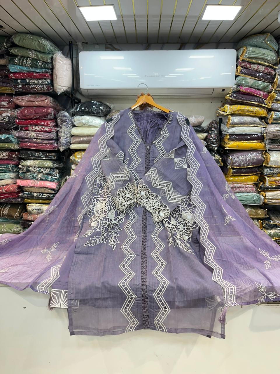 PAKISTANI SUIT