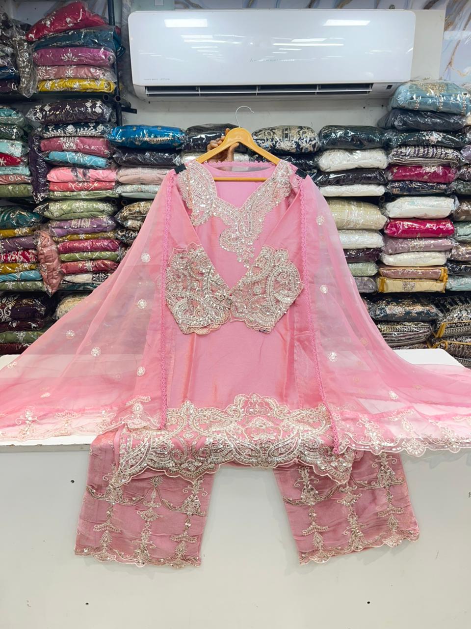 PAKISTANI SUIT