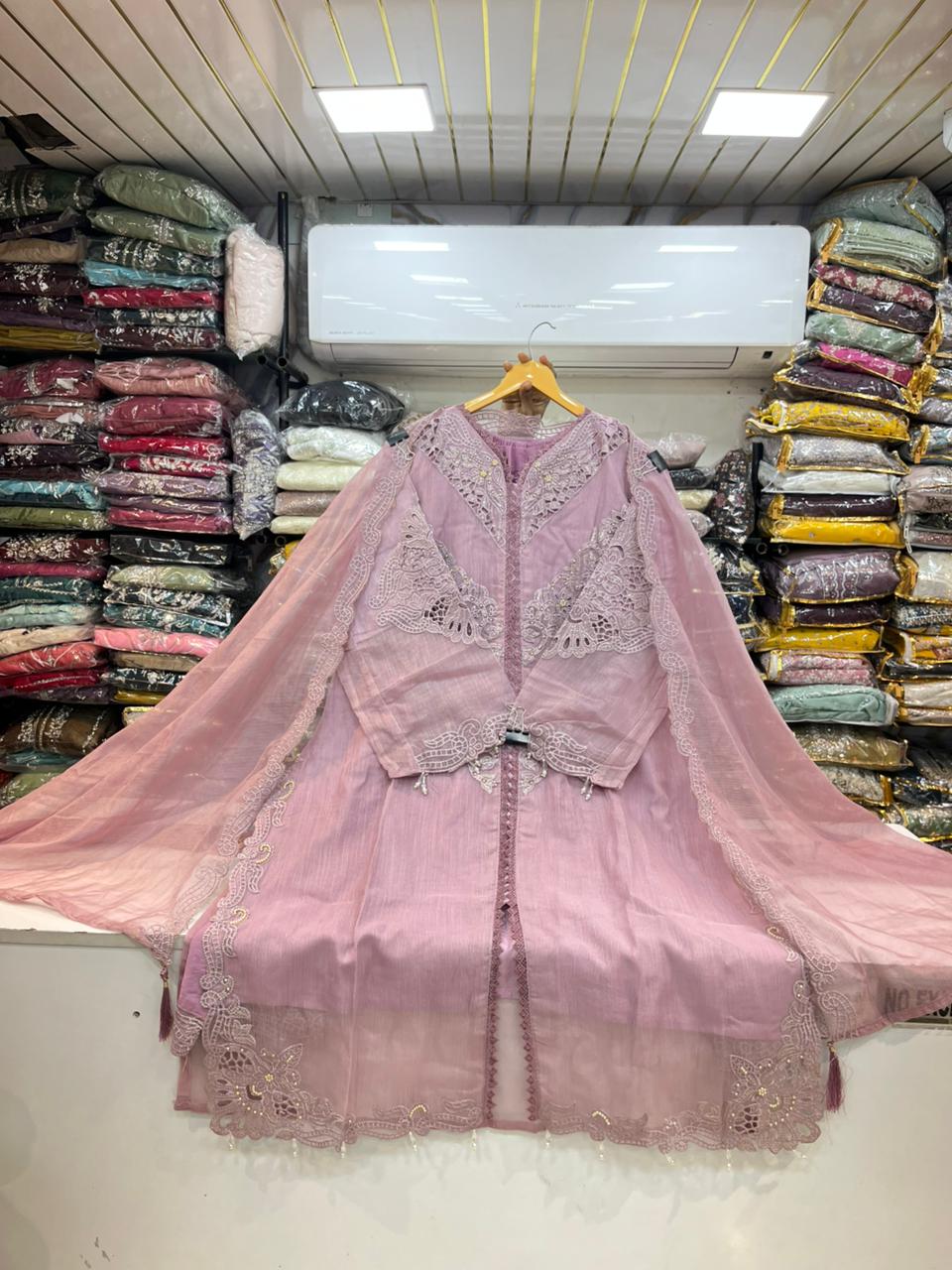 PAKISTANI SUIT