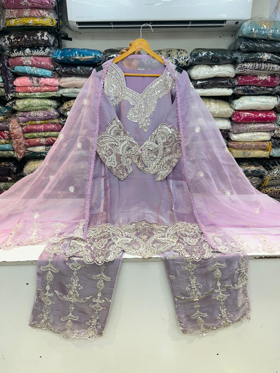 PAKISTANI SUIT