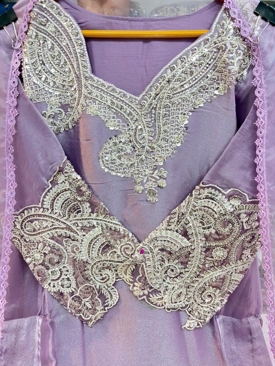 PAKISTANI SUIT