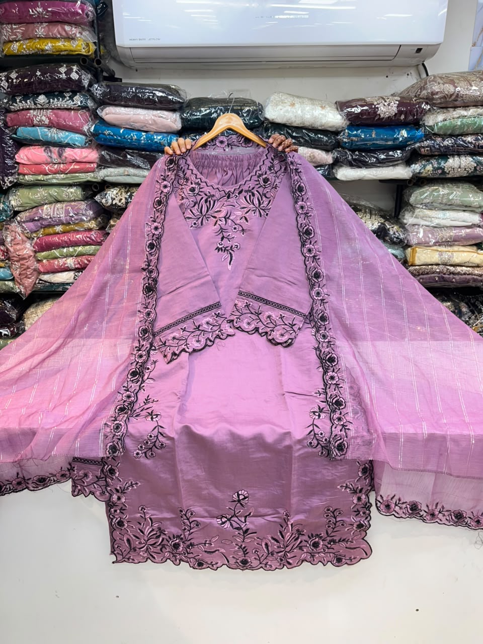 PAKISTANI SUIT EMBROIDED 1138