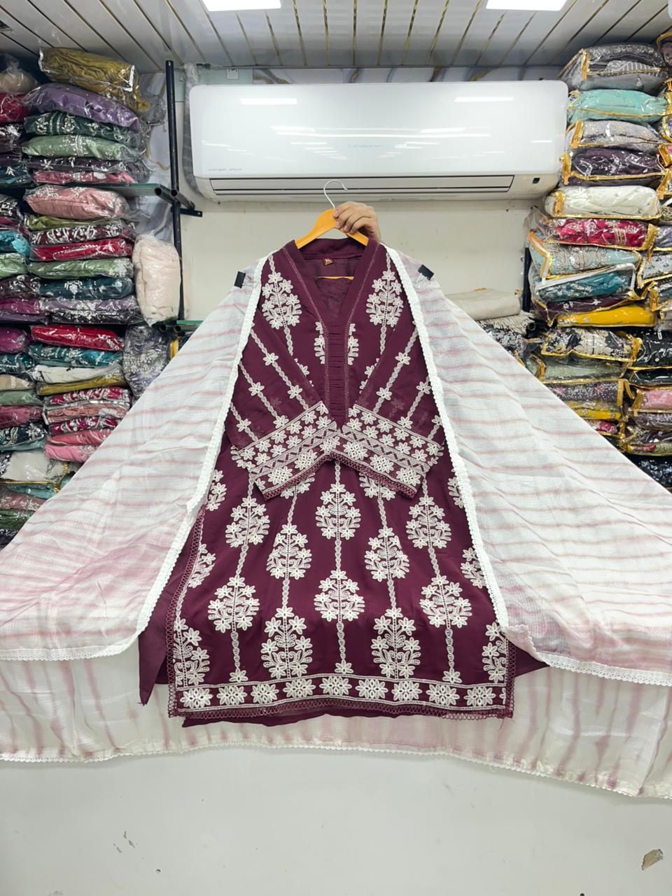 PAKISTANI SUIT
