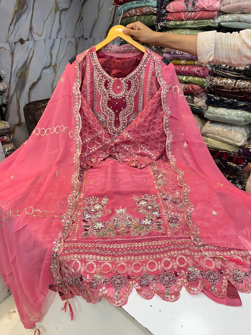 PAKISTANI SUITS