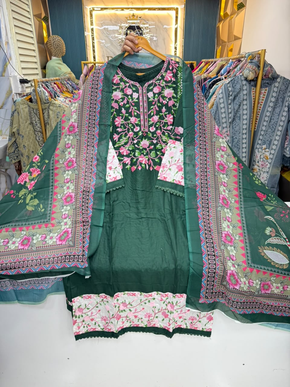KASHMIRI SUIT 190
