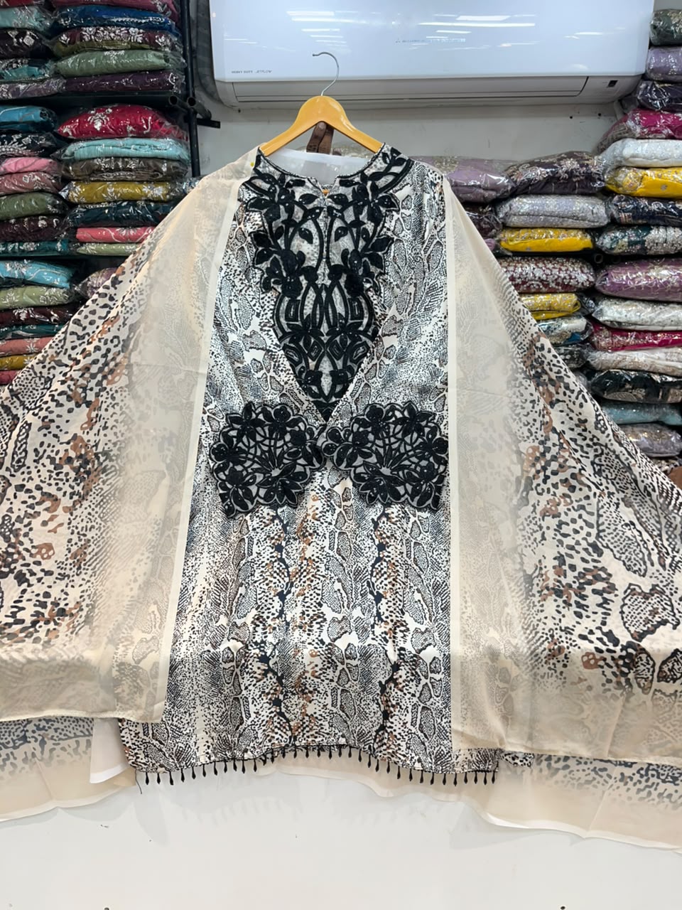 PAKISTANI CHEETAH SUIT 1165