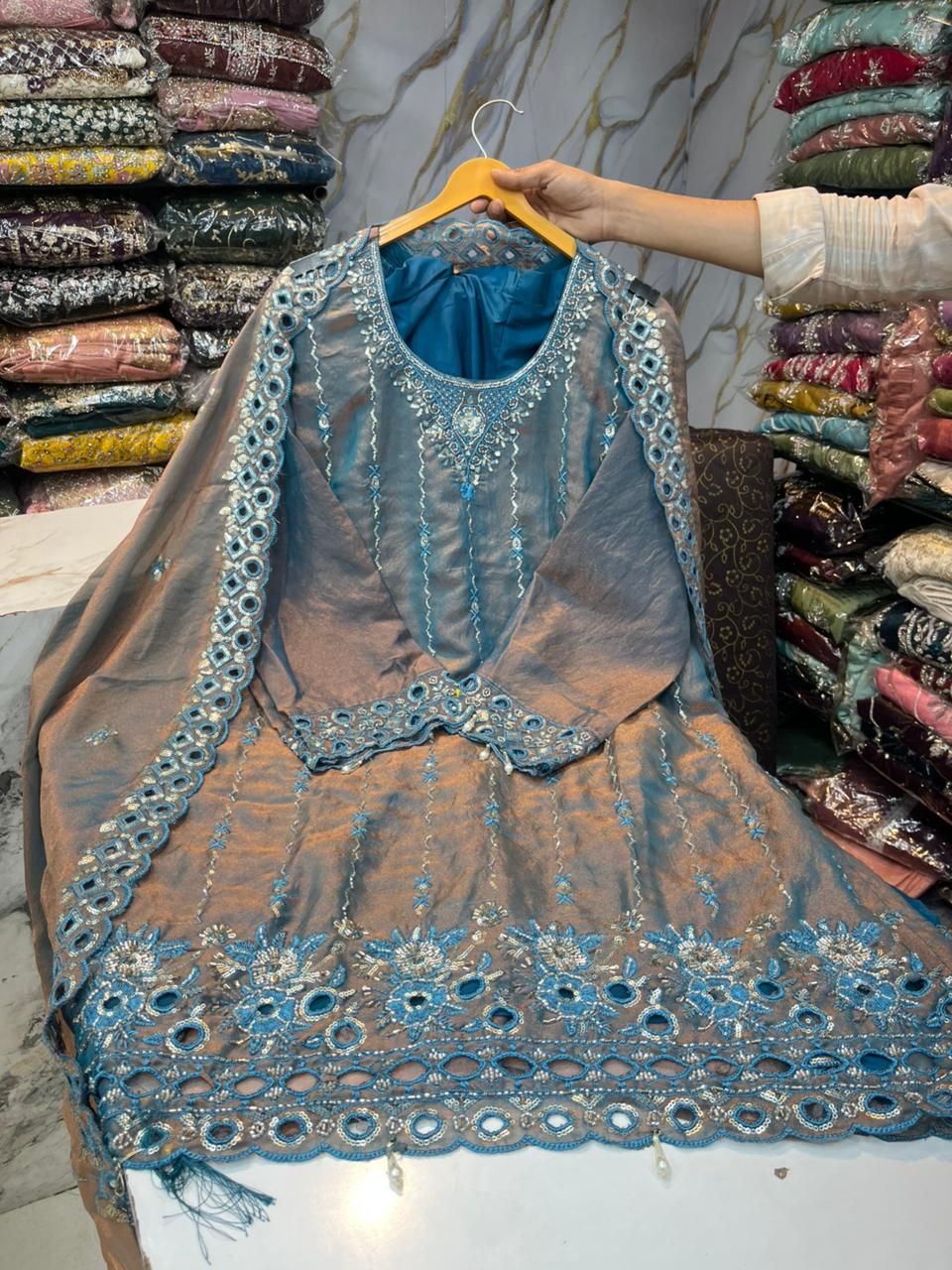 PAKISTANI SUITS
