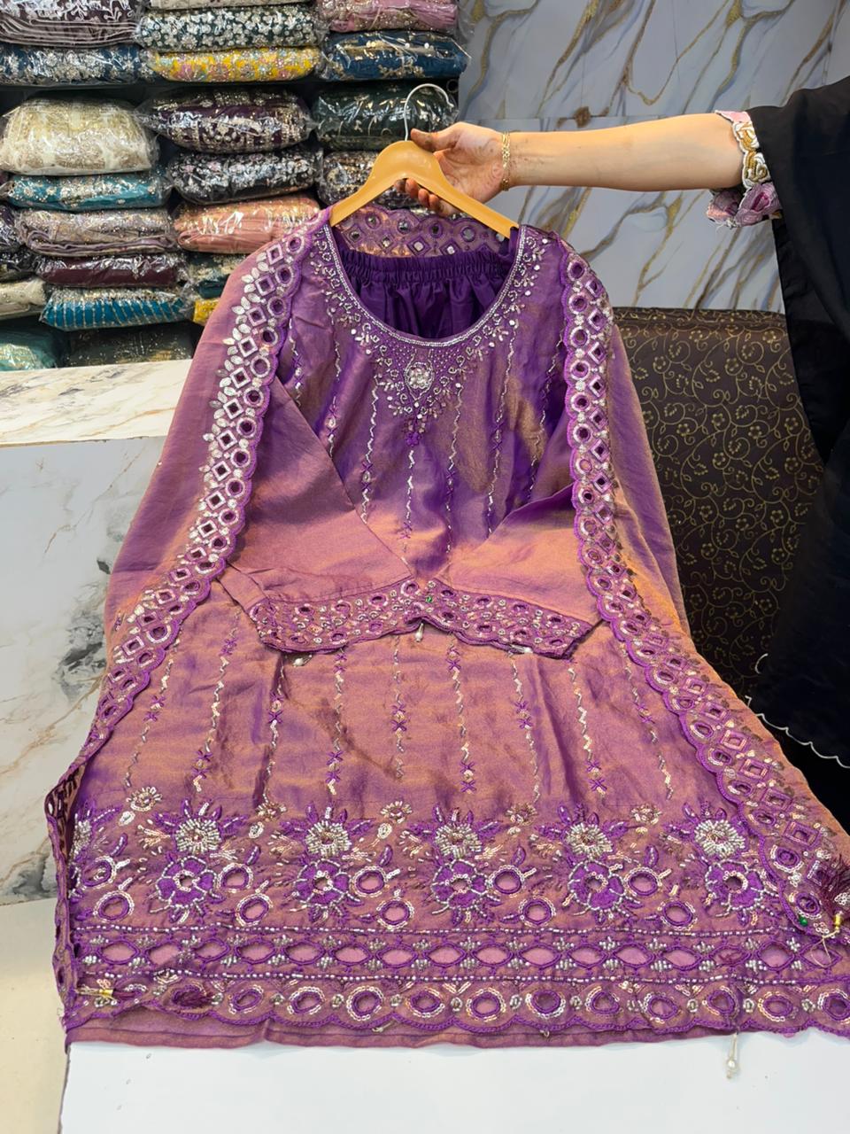 PAKISTANI SUITS