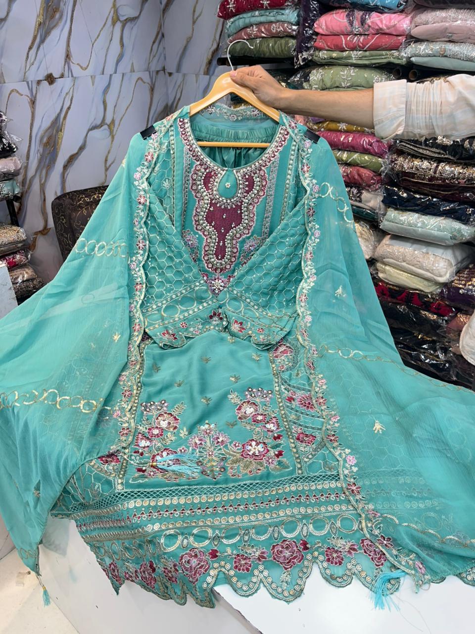 PAKISTANI SUITS